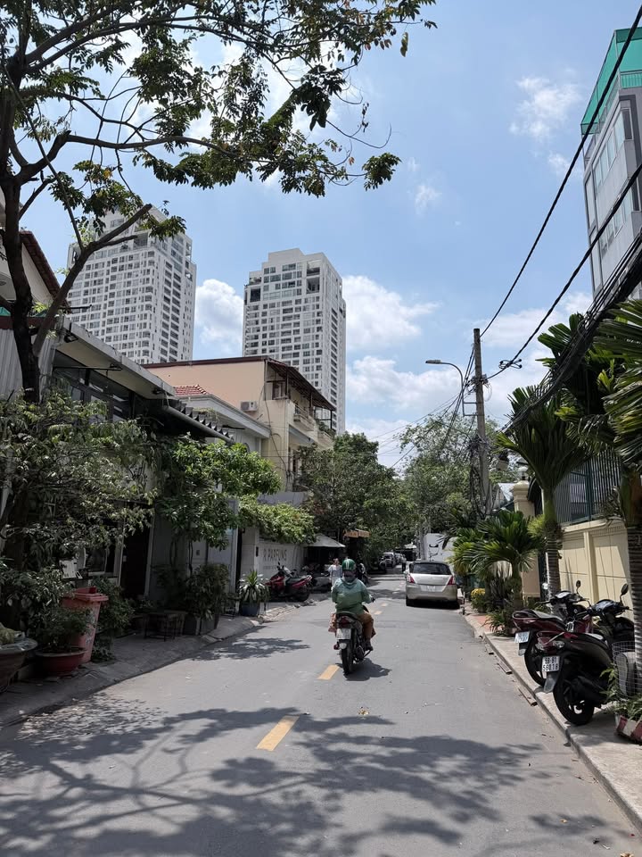 Nhà Góc 2 Mặt Tiền Thảo Điền Q2 Cũ - Kinh Doanh Đa Ngành Nghề