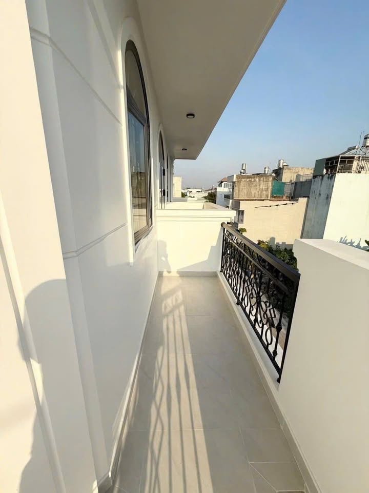 Phòng Ban Công Máy Lạnh Gần ĐH Tài Chính Marketing, TP. Thủ Đức