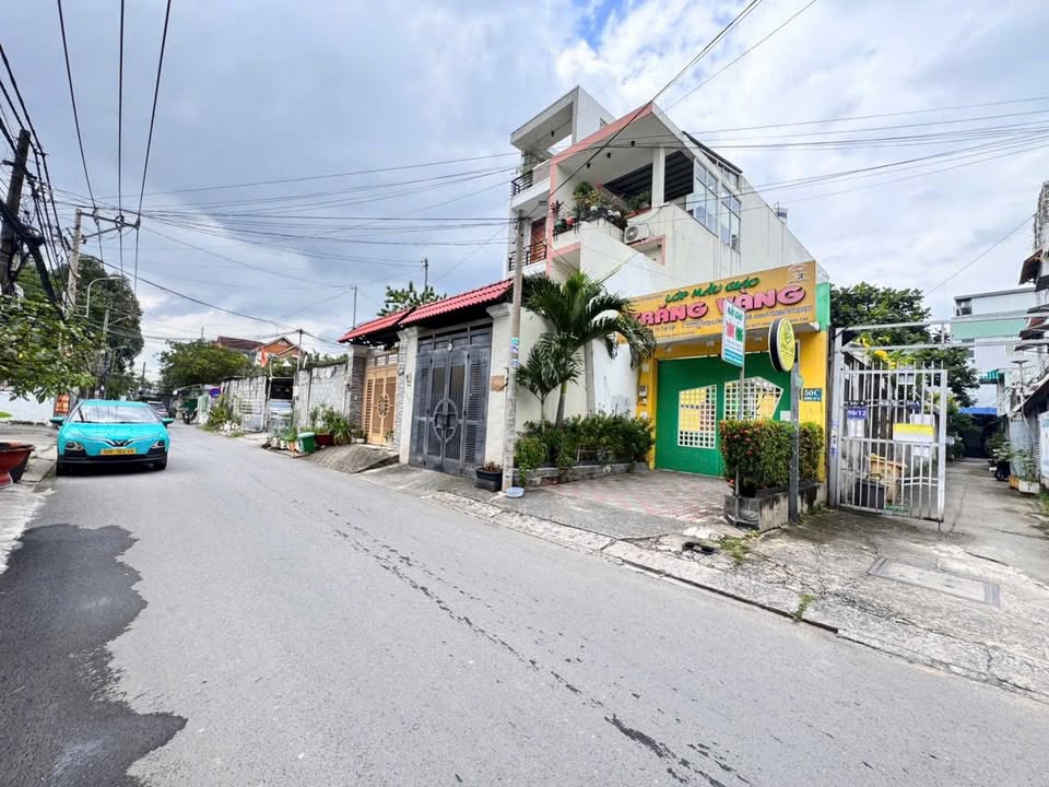 Nhà phố QL13 Thủ Đức 220m² giá 12.x tỷ - Vị trí đắc địa, sinh lời ngay!