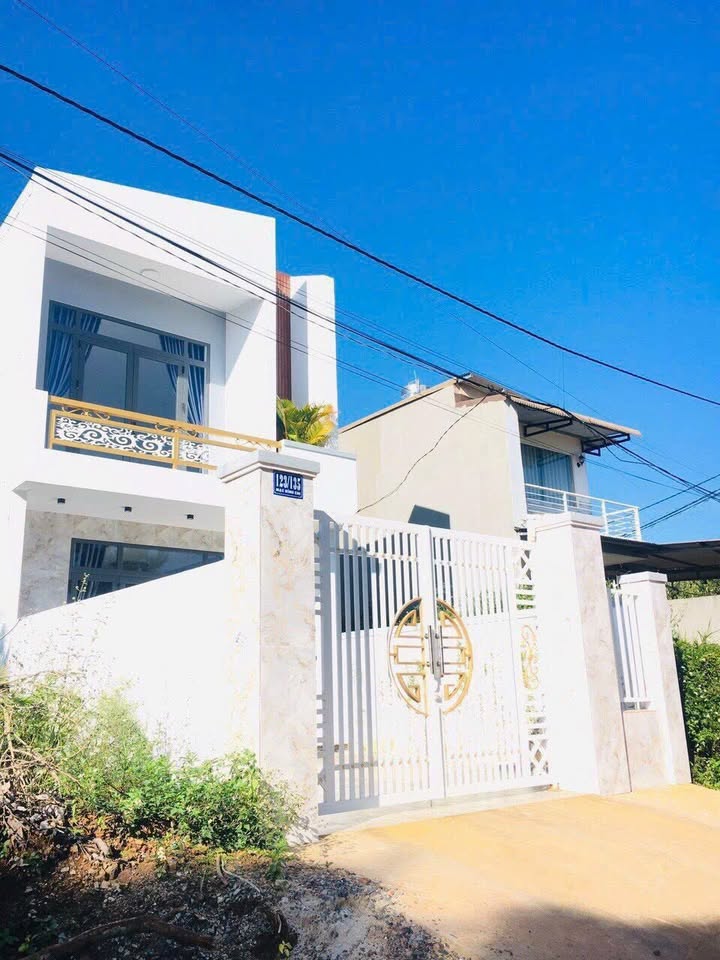 Nhà 2 Tầng Mới Đẹp Đường Mạc Đĩnh Chi, Bảo Lộc - 102m² Chỉ 2.55 Tỷ