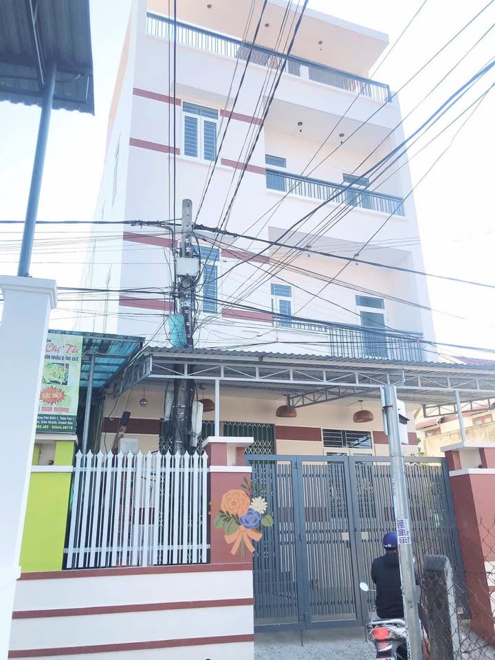 Cho thuê Khách sạn MT Đồng Khởi, Nha Trang - 180m², 20 phòng