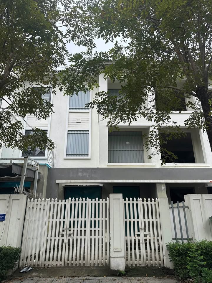 Cho thuê nhà thô Geleximco 120m² - Giá 9 triệu/tháng, sẵn sàng làm kho/văn phòng