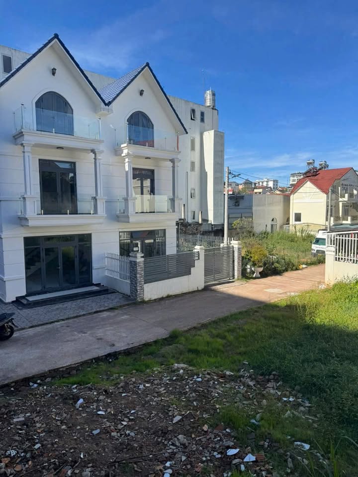 Nhà Song Lập Phan Chu Trinh Đà Lạt 362m² - Ô tô vào tận nhà!