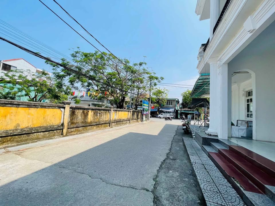 Nhà đẹp trung tâm Huế - 156m² sổ đỏ, 6 phòng, ô tô vào nhà