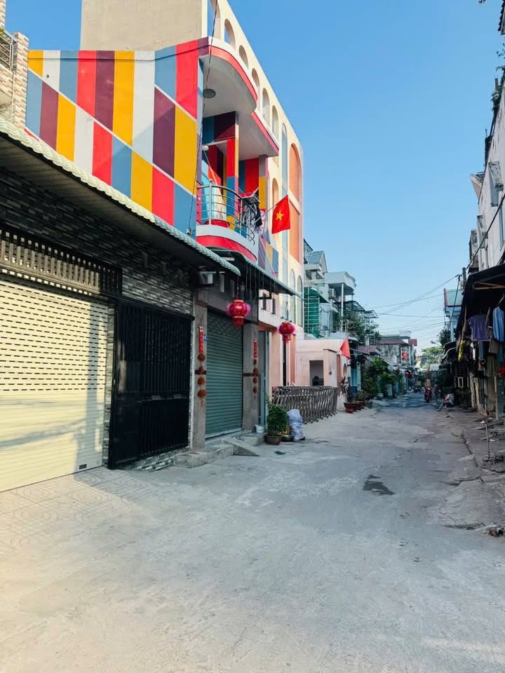 Đất nền Bến Cát 102m² - Sổ đỏ chính chủ, giảm sốc 2 tỷ!