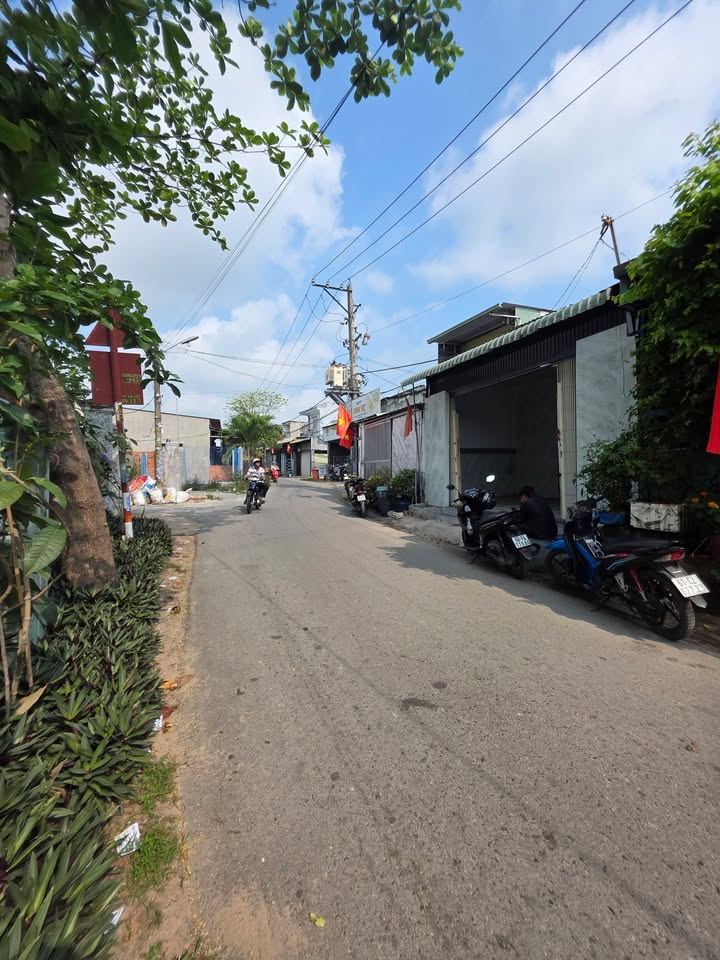 Nhà Sổ Hồng Riêng 60m² - Kinh doanh/Ở tốt, Tân Uyên 1.38 Tỷ