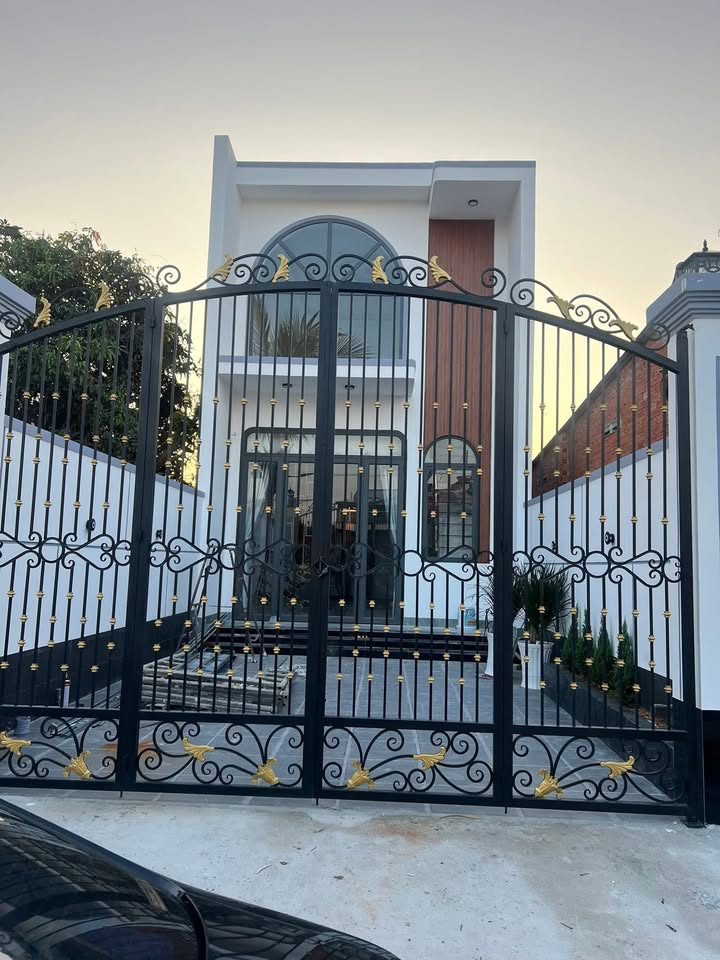 Nhà riêng Hòa Thành 120m² giá 1.86 tỷ - Thiết kế hiện đại, sẵn sàng ở ngay!