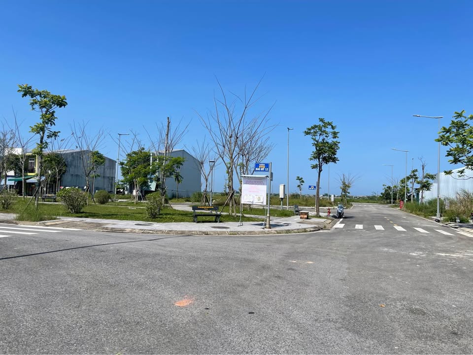 Đất Nền Hương Sơ, Huế: 60m² View 2 Công Viên, Sổ Hồng Riêng - 1.23 Tỷ