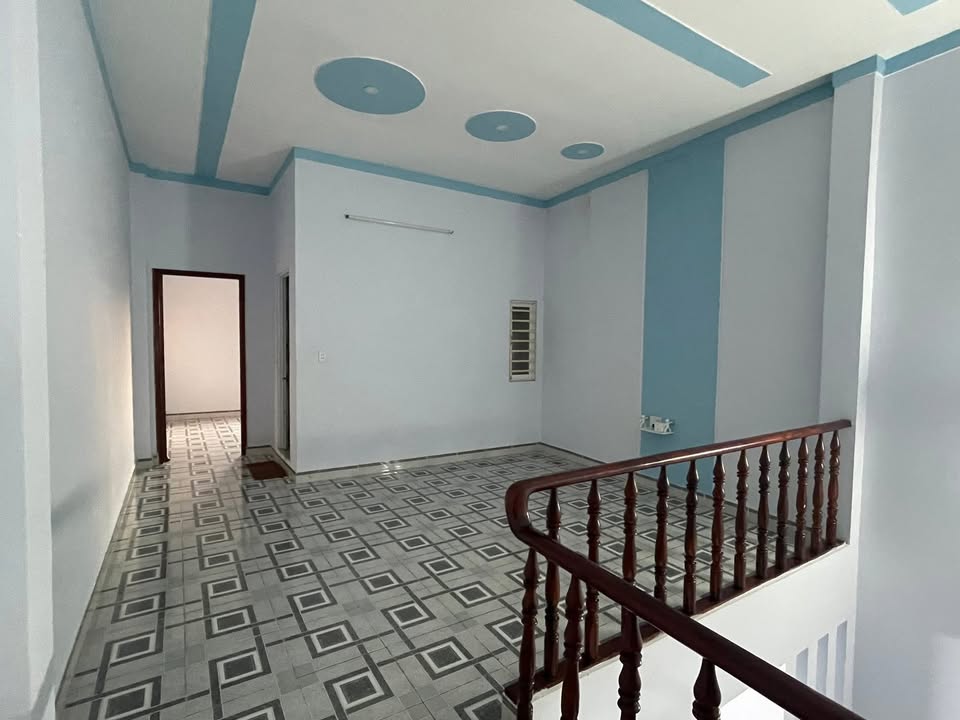 Nhà Trệt Lầu Dĩ An 100m² - Kinh Doanh Sầm Uất Gần TTHC, Giá 6.2 Tỷ