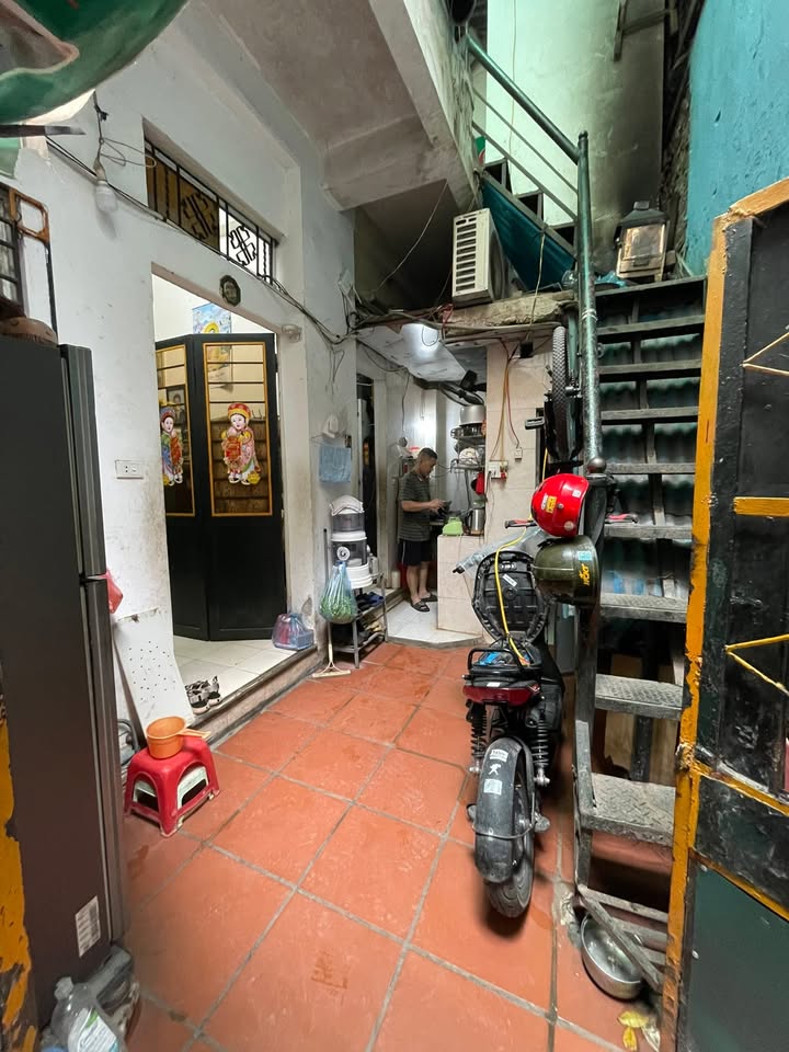 Nhà 2 Tầng Mặt Tiền 5m, 42m² Phố Minh Khai - Giá 7.85 Tỷ