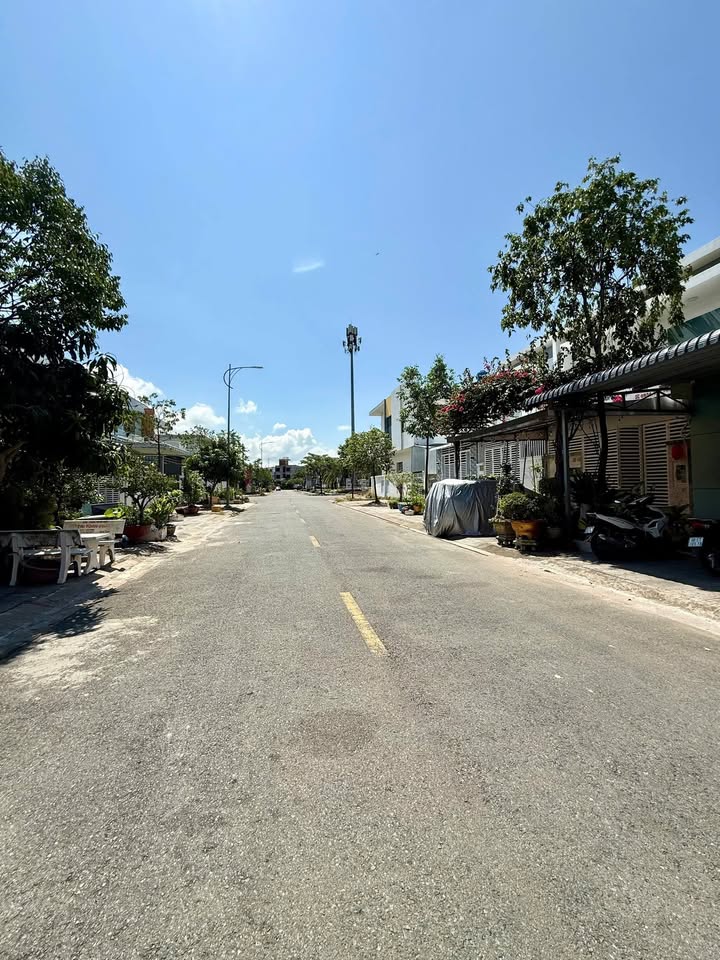 Nhà Phố 100m² Hướng Đông Bắc - KDT Tây Bắc, Rạch Giá - Giá 3.1 Tỷ