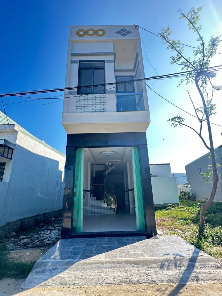 Nhà Mặt Tiền Chợ Dinh, Tam Kỳ - 49m², 3PN, Giá 2.3 Tỷ