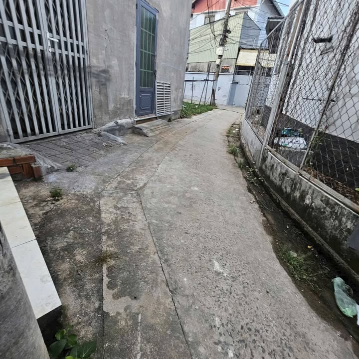 Nhà 40m² 2PN, 2WC, 2 Lầu, Bình Chánh - Giá 1.68 Tỷ, Sổ Hồng Riêng