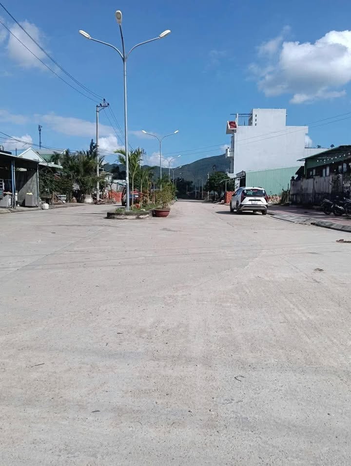 Mặt Bằng Kinh Doanh 324m² Mặt Tiền Cao Văn Khánh, Quy Nhơn - Giá 12 Triệu/Tháng