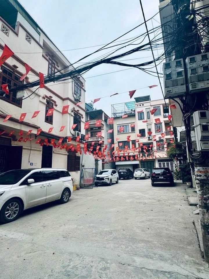 Nhà Mặt Phố Kinh Doanh Hồ Tùng Mậu 35m² - Ô Tô Tránh, Lô Góc, 8.x Tỷ