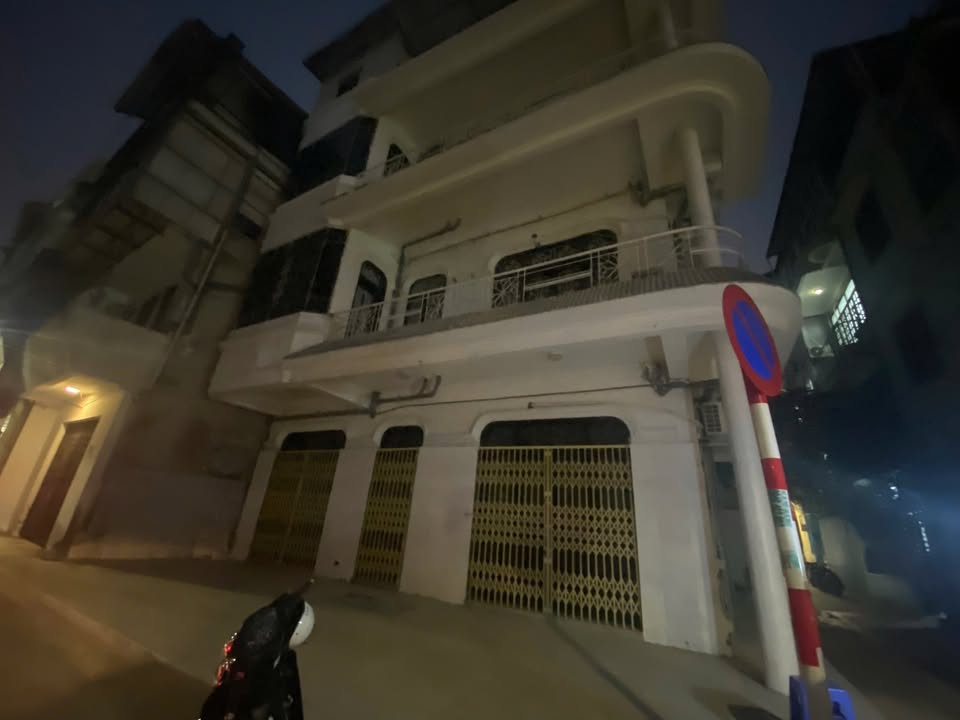 Nhà Phố Láng Hạ 80m² - Mặt tiền kinh doanh đắc địa, hiếm có!