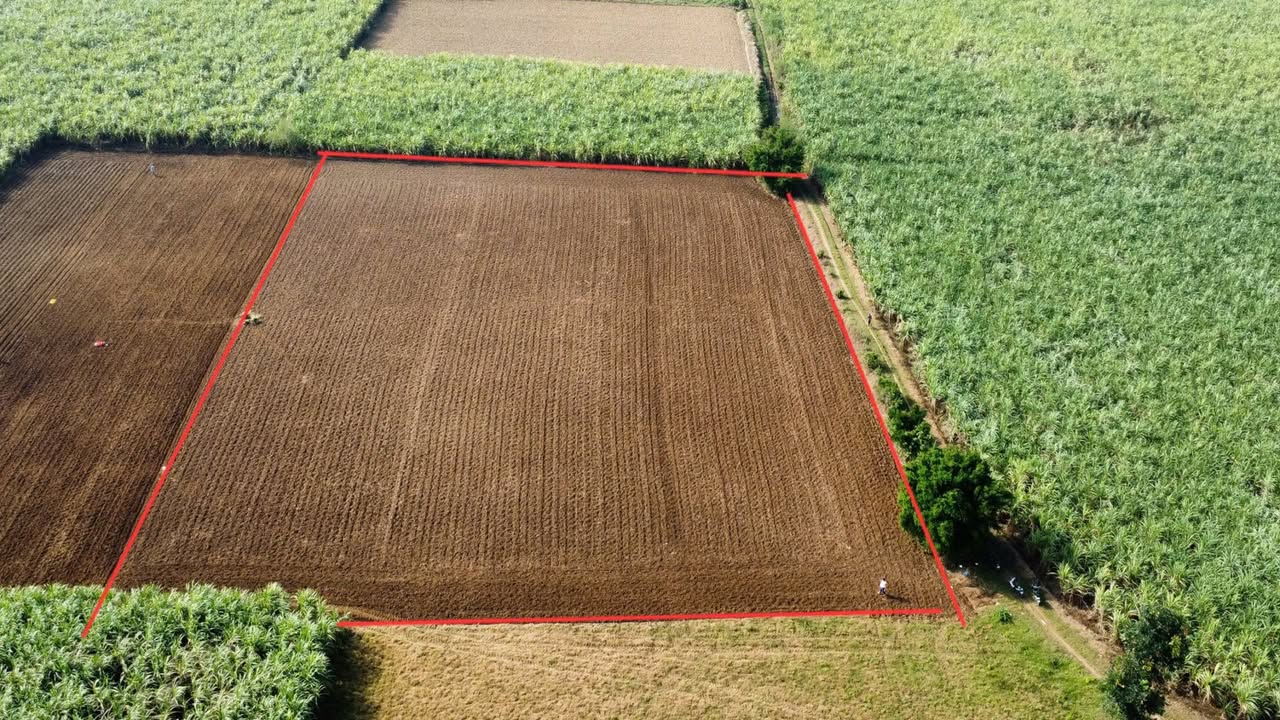 Đất Vàng Phú Yên: 5711m² Mặt Tiền Lớn, Sổ Đỏ Sẵn Sàng - Giá Đầu Tư Hấp Dẫn