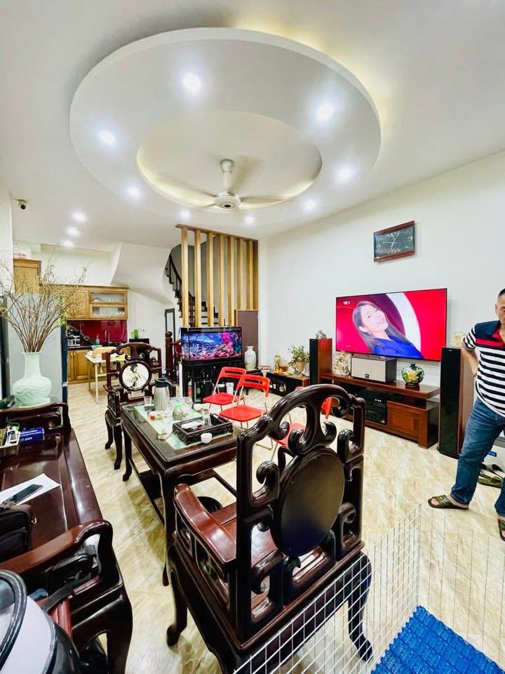 Nhà riêng Bạch Mai 40m² - Sát ô tô, sổ chính chủ, nhỉnh 12 tỷ!