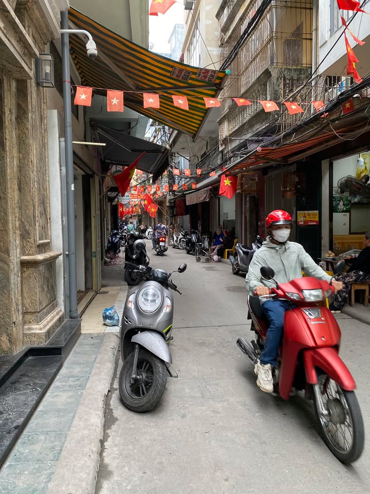 Nhà Trương Định, Hoàng Mai 25m² - Giá 6.88 tỷ, Sổ đỏ sẵn sàng!