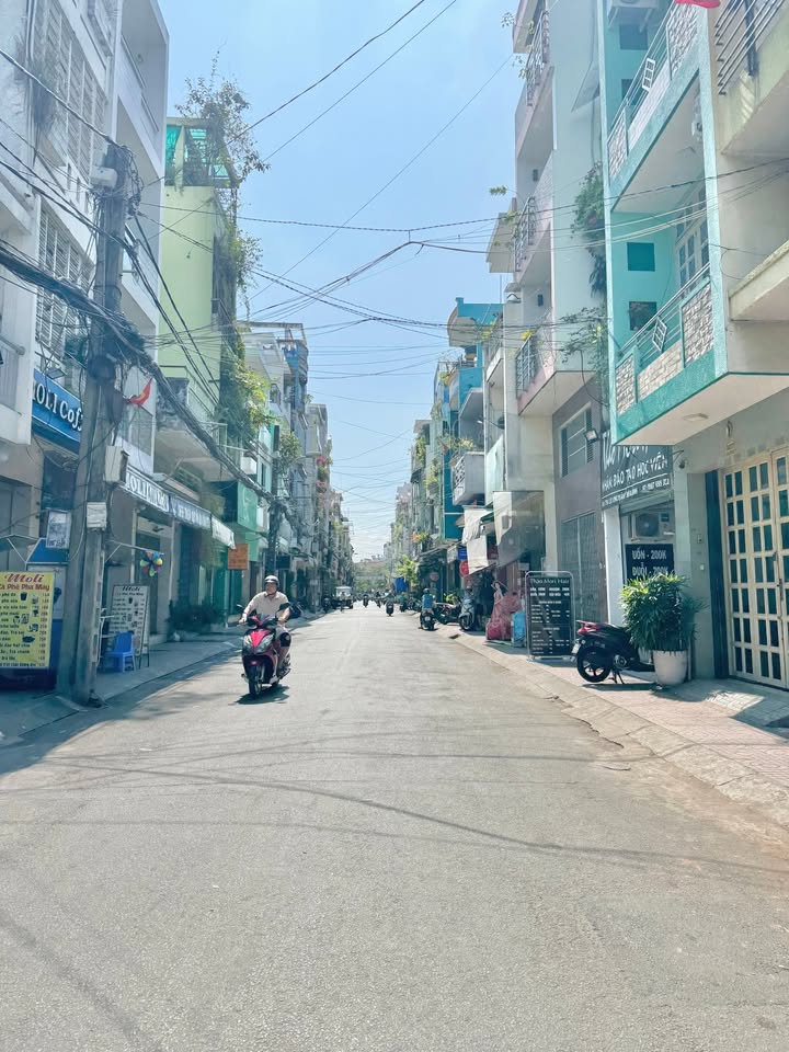 Bán nhà Quận 11 hẻm xe hơi 42m² giá 4 tỷ - Ô tô vào tận nhà!