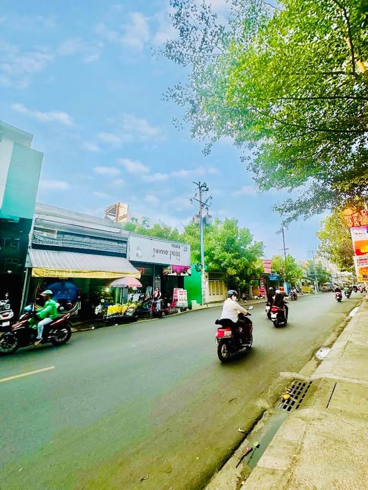 Nhà Mặt Tiền Hẻm Thoại Ngọc Hầu Tân Phú 100m² - Kinh Doanh Đa Ngành