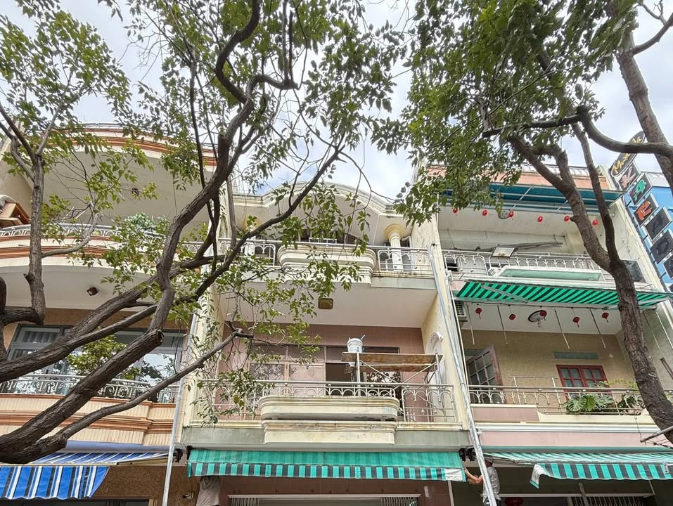 Nhà Triệu Việt Vương 100m² giá 19.49 tỷ - Ô tô vào nhà