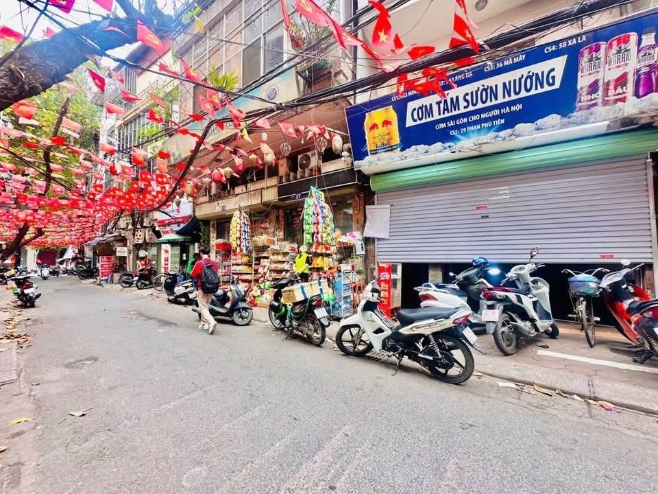 Nhà Phố Hoàn Kiếm 40m² - Mặt Tiền Kinh Doanh, Vị Trí Đắc Địa!