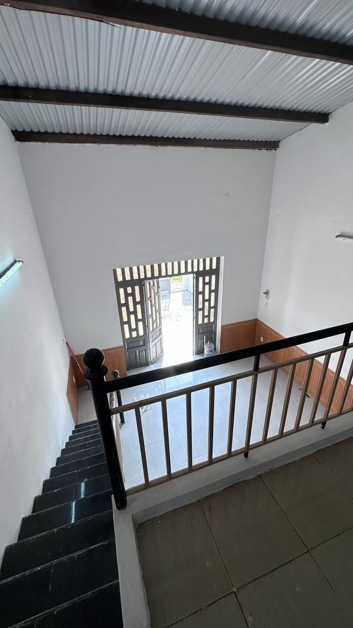 Cho thuê nhà MT Nguyễn Tất Thành, Liên Chiểu - 100m², 3PN, Giá 5 Triệu/Tháng