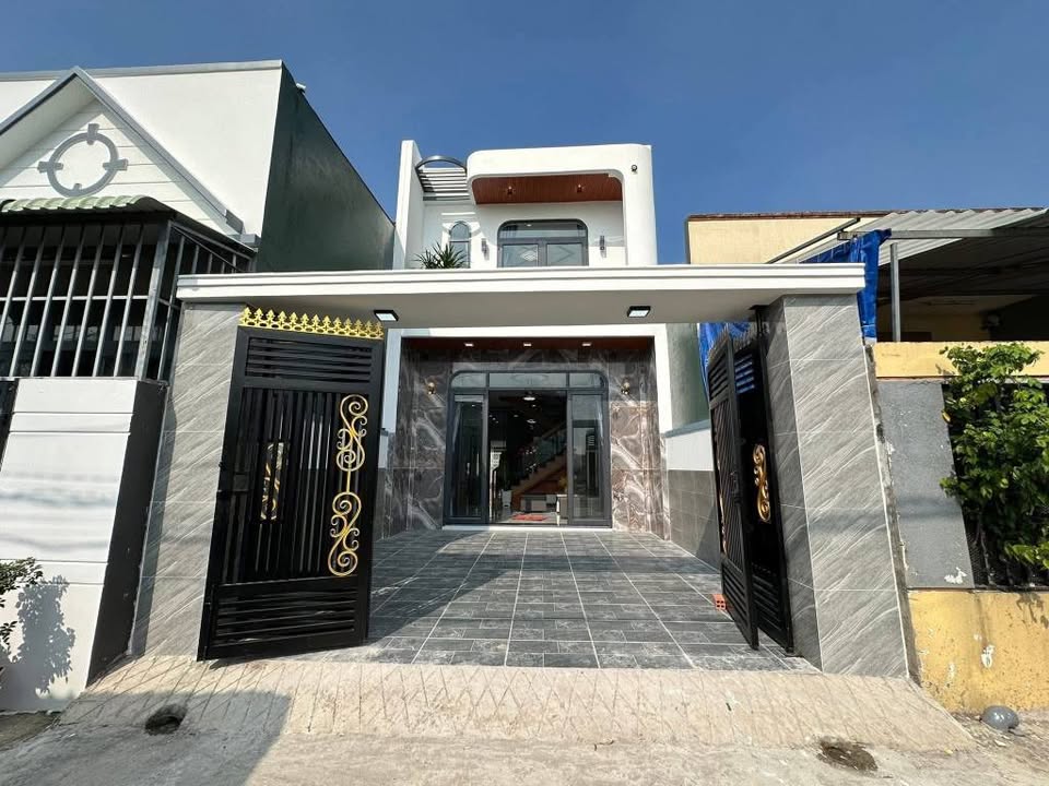 Nhà 2 Mặt Tiền Đức Hòa, Long An - 91.5m² Sổ Hồng, Giá 2.5 Tỷ