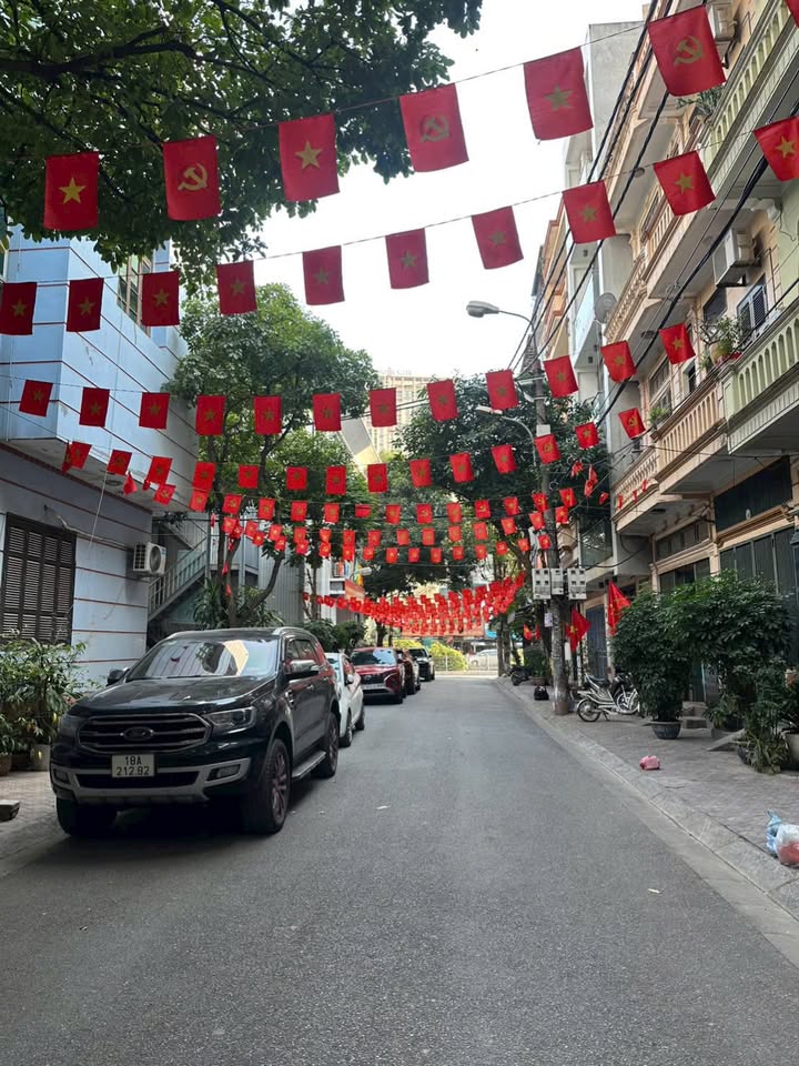 Nhà Phố Mạc Thái Tổ, Cầu Giấy 60m² - Vị trí đắc địa, kinh doanh đỉnh!