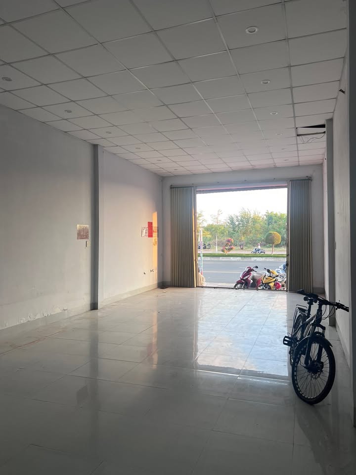 Thuê nhà mặt tiền Lê Duẩn Tuy Phong 9 triệu - Kinh doanh đắc địa