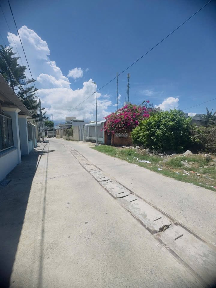 Đất nền Long Hải 319m² - Sổ hồng 200m² thổ cư, cách biển 1km