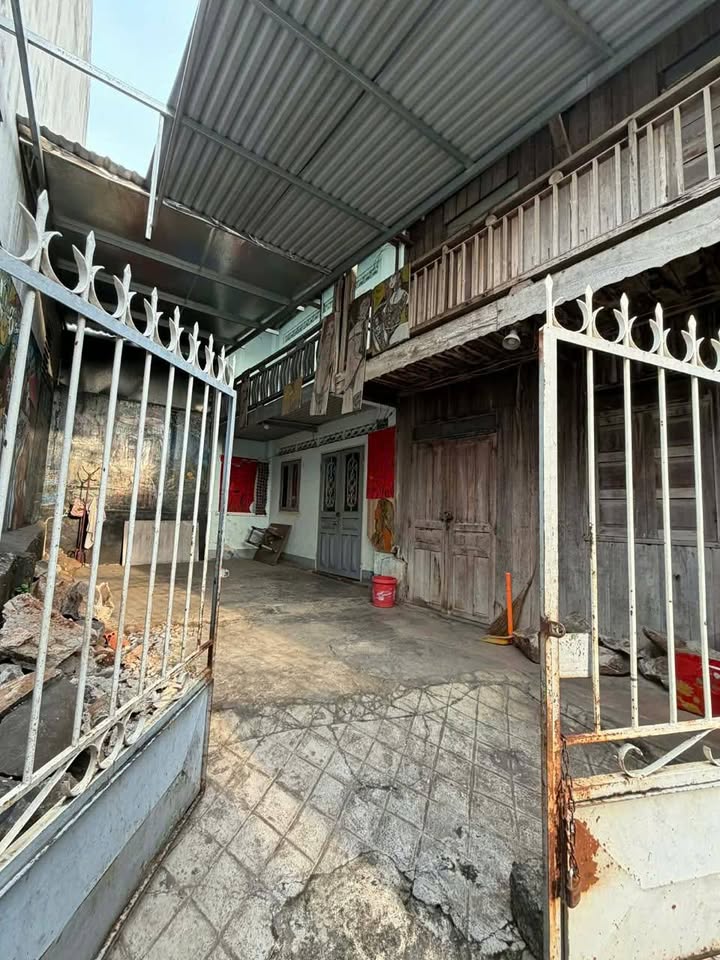 Bán Gấp Nhà Hẻm 105 Lê Hồng Phong, Buôn Ma Thuột - 166m², 1.59 Tỷ, Trung Tâm