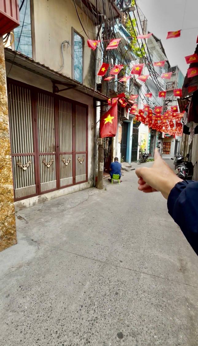 Nhà Lĩnh Nam 30m², 4 Tầng, Ô Tô Vào Nhà - Giá Hơn 4 Tỷ