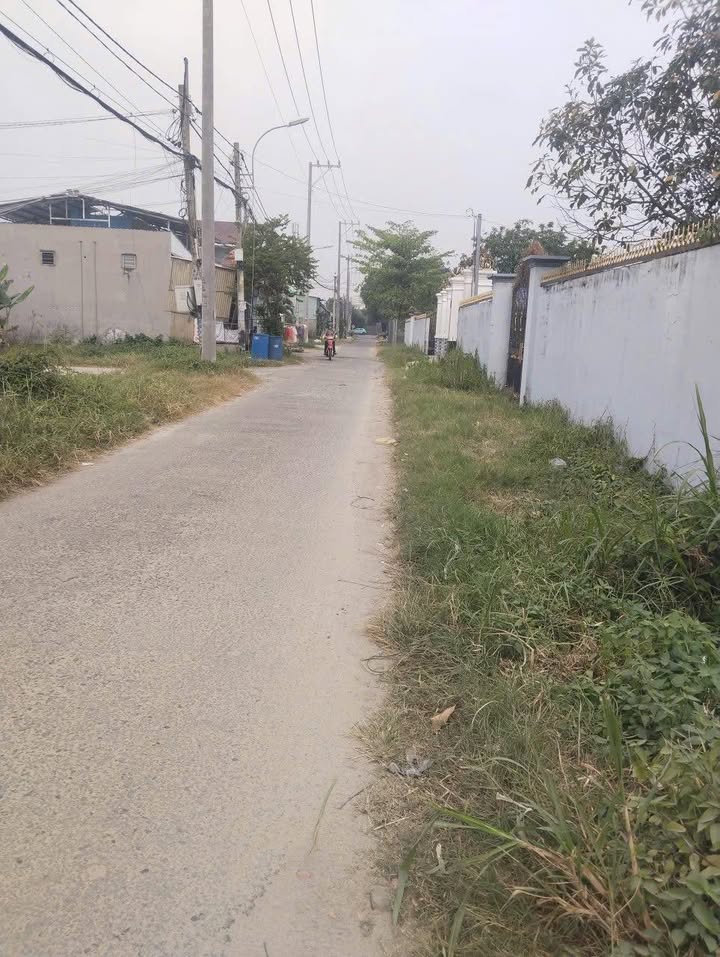 Bán đất mặt tiền Tân Hiệp 18A, Hóc Môn 300m² - Sổ hồng riêng, giá 7.2 tỷ