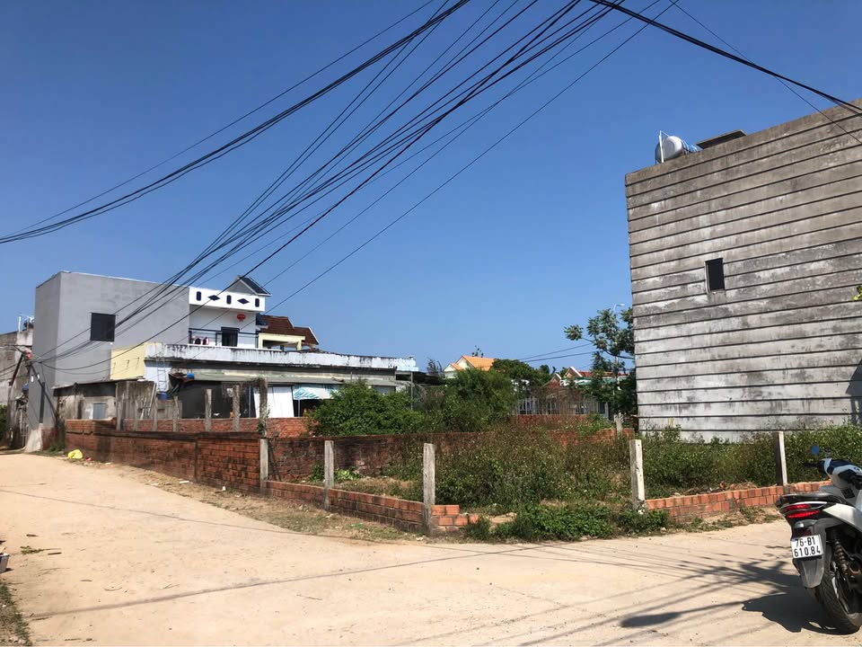Đất nền góc Xã Tịnh Khê, Quảng Ngãi - 100m² - Sẵn sàng kinh doanh