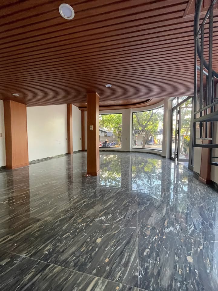 Văn phòng Nguyễn Khắc Nhu 200m² – Vị trí trung tâm, sẵn sàng làm việc!