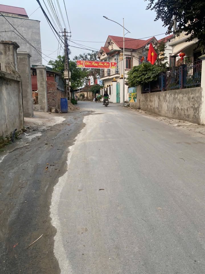 Nhà Đất Thôn Đẽn Sơn Đông 250m² - Chính Chủ Bán Gấp, Sổ Hồng Sẵn!