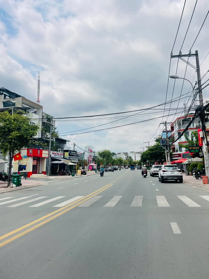 Nhà Mặt Tiền Man Thiện 177m² - Kinh Doanh Sầm Uất, Giá 15 Tỷ TL