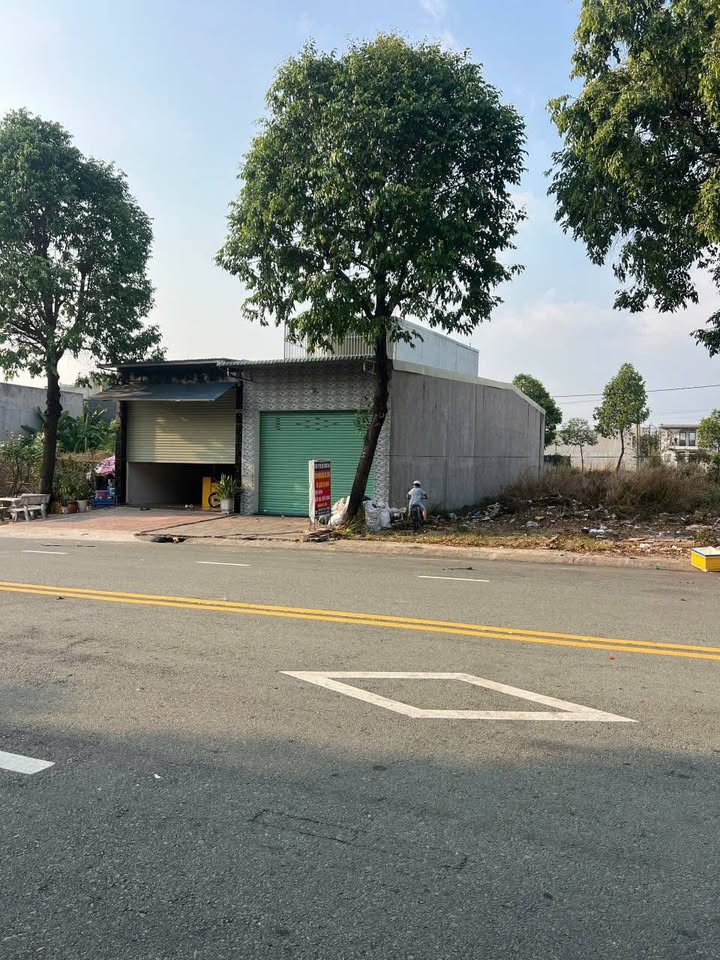 Nhà Mặt Tiền Kinh Doanh KCN Thới Hòa, Bến Cát - 150m² Sổ Đỏ Giá 2.6 Tỷ