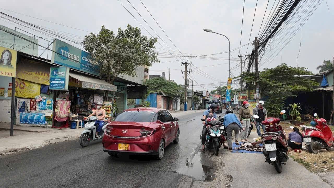 Mặt Tiền Phan Đình Giót Thuận An - 302m² Kinh Doanh - Dòng Tiền 10 Triệu/Tháng