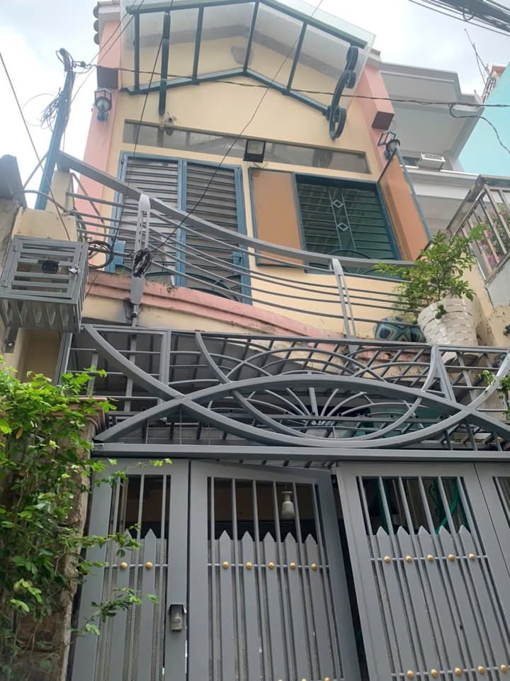 Cho thuê nguyên lầu 2, P.Nhuận - Lối đi riêng, 56m², 6 triệu