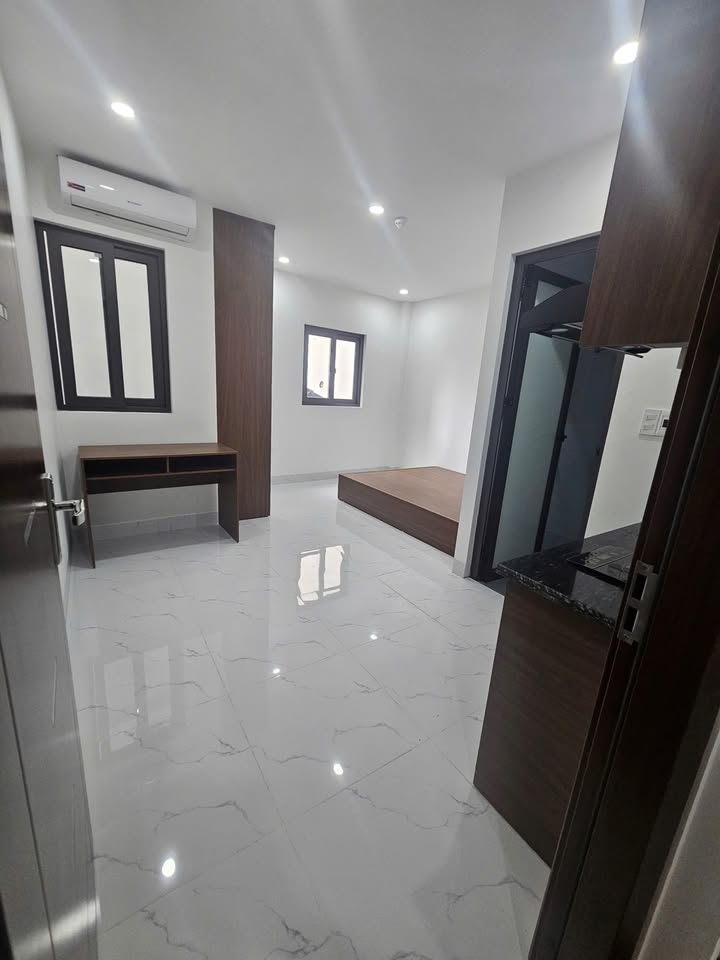 Cho thuê căn hộ dịch vụ mới tinh, cạnh Công viên Hòa Bình, Hoàn Kiếm