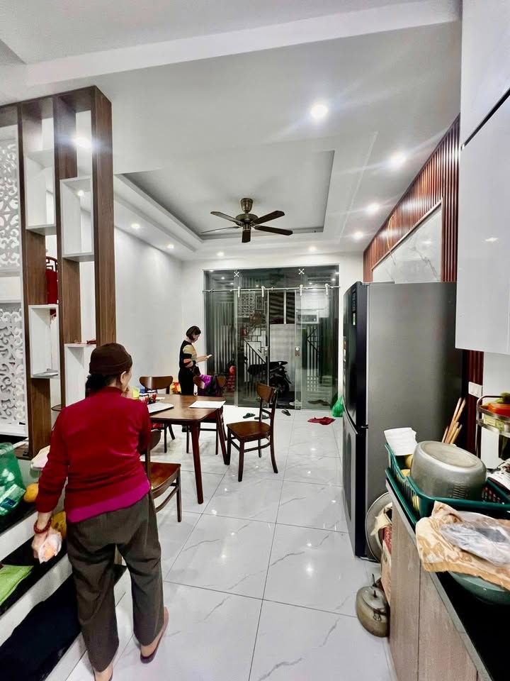 Nhà Phố Đại La, Hai Bà Trưng 34m² giá 6.8 tỷ - Sổ hồng sẵn!