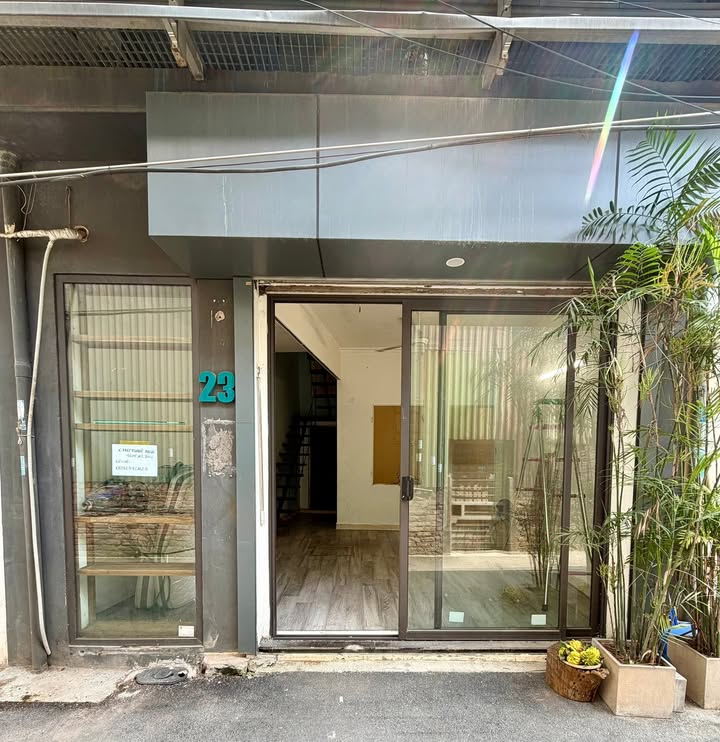 Nhà riêng Lạc Long Quân, Tây Hồ 46m² - Ô tô đỗ cửa, sẵn nội thất!