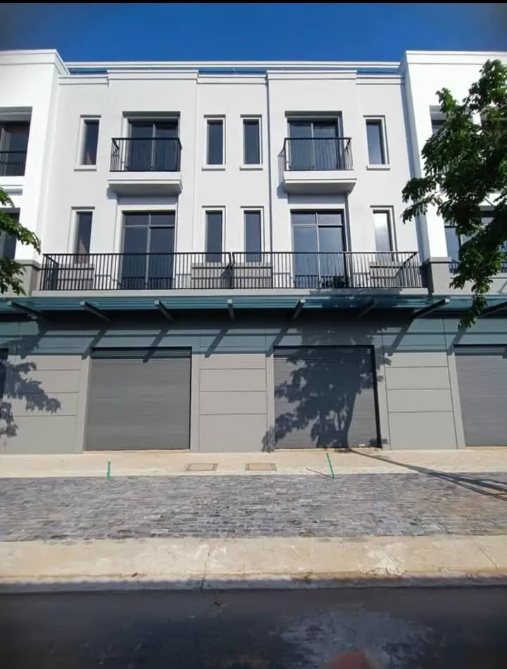 Bán gấp Townhouse Tây Sông Hậu, Long Xuyên 65m² - Sổ hồng riêng, giá 2 tỷ+
