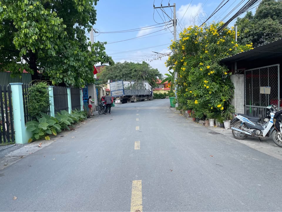 Nhà Mặt Tiền Tân Uyên 219m² - Kinh Doanh Thoải Mái, Sổ Hồng Thổ Cư