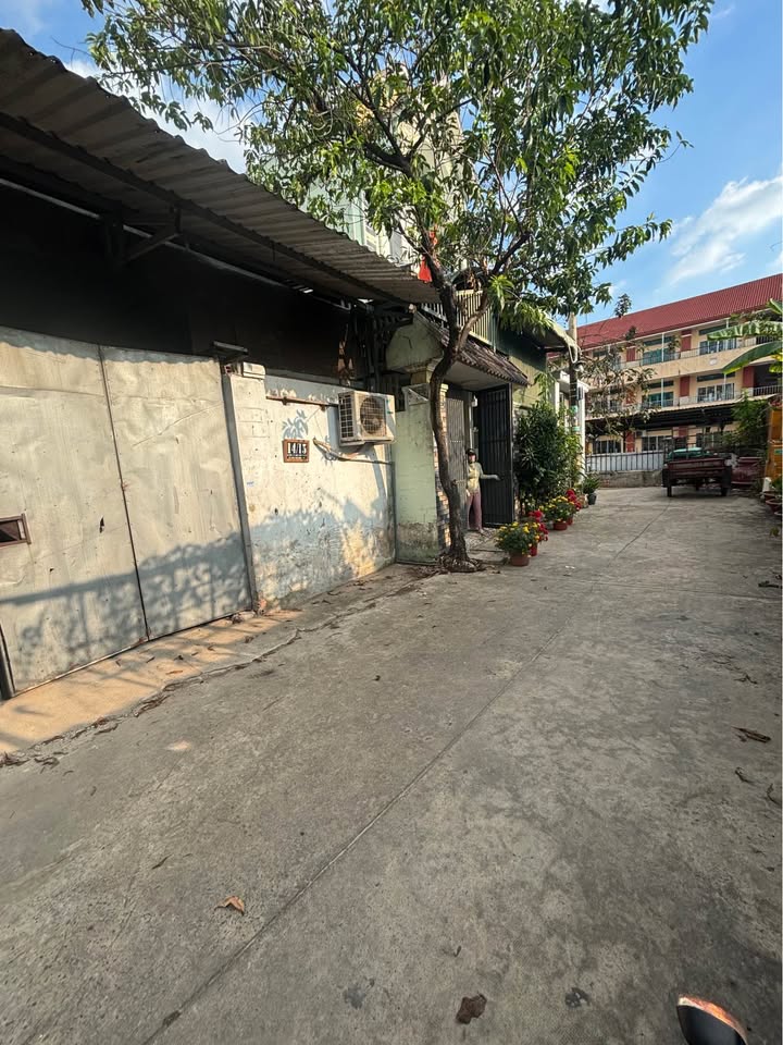 Kho Trần Văn Mười Hóc Môn 240m² giá 5.6 tỷ - Container thoải!