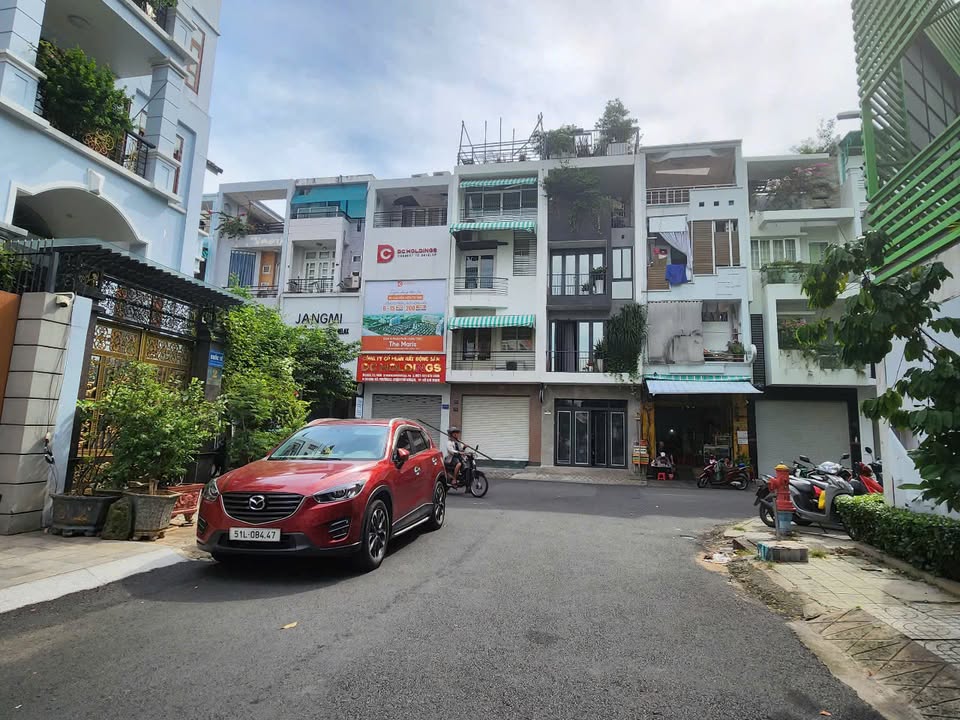 Biệt thự phố Phan Xích Long, 144m² - Kinh doanh đỉnh cao, giá 60 tỷ