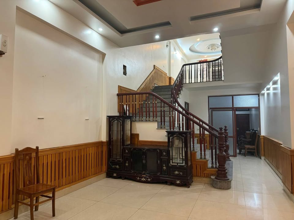 Nhà 5 Tầng Mặt Tiền Nguyễn Khuyến, TP Bắc Giang - Kinh Doanh Đa Ngành, Giá 10 Triệu/Tháng